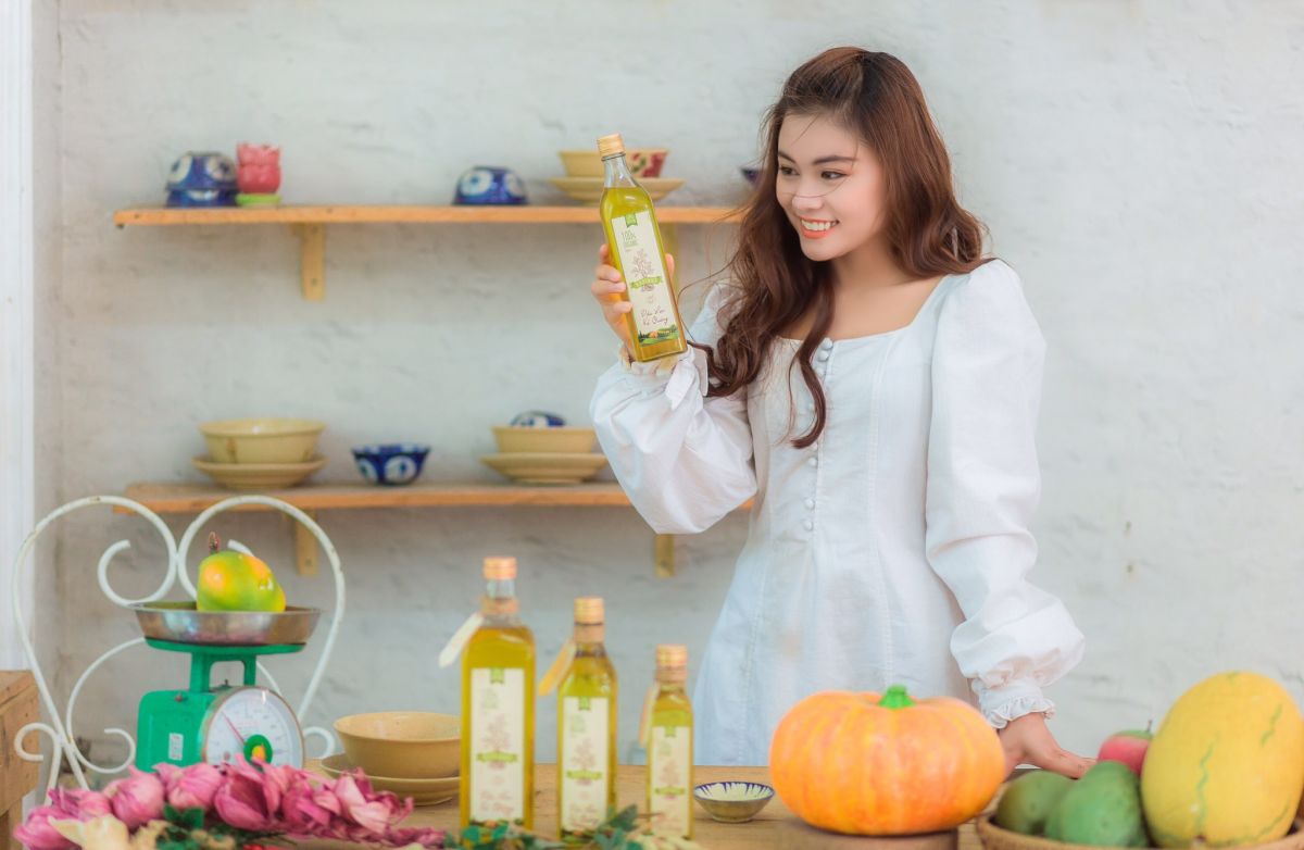 Kiều Bảo Hân khởi nghiệp bằng nông sản quê. ẢNH: NVCC