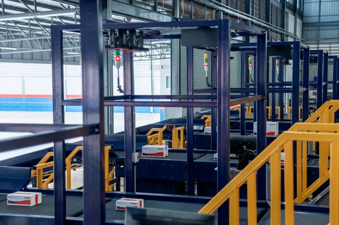 Hệ thống kho vận với dây chuyền sản xuất hiện đại của BEST Express, doanh nghiệp logistics gia nhập thị trường Việt Nam từ năm 2019. Ảnh: BEST Express.