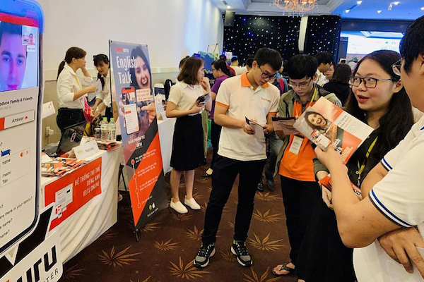 Nhiều cơ hội cho startup trong mùa dịch. Ảnh chụp gian hàng trưng bày sản phẩm tại Ngày hội khởi nghiệp Việt Nam 2019